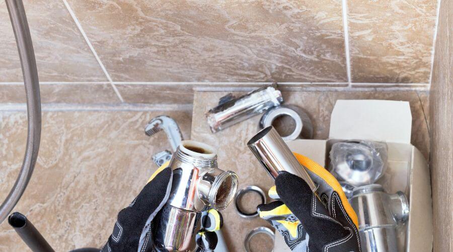 Professional gutter cleaning in Azalea, OR